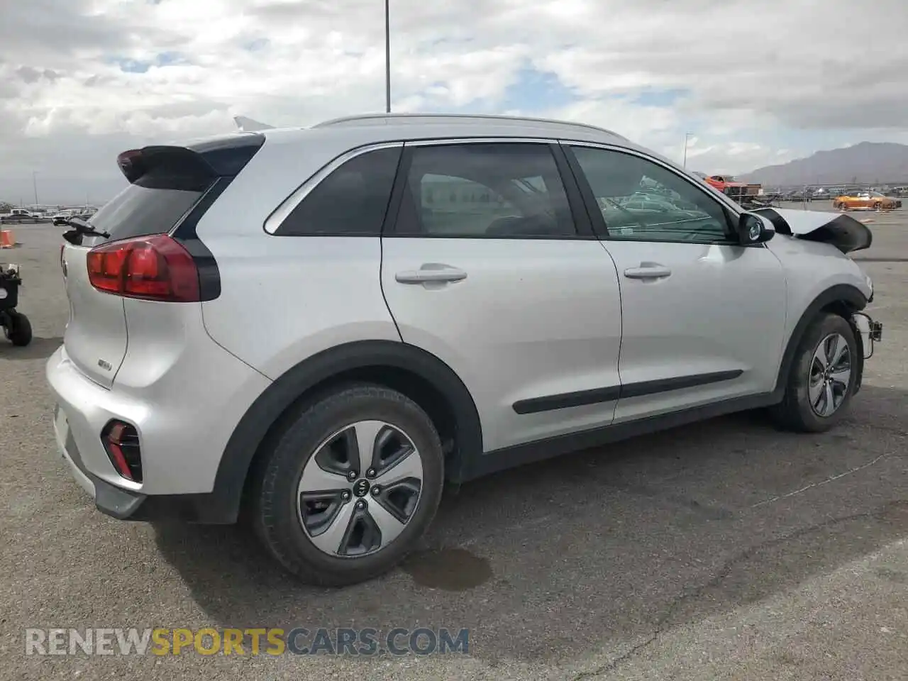 3 Photograph of a damaged car KNDCB3LC8M5470204 KIA NIRO 2021