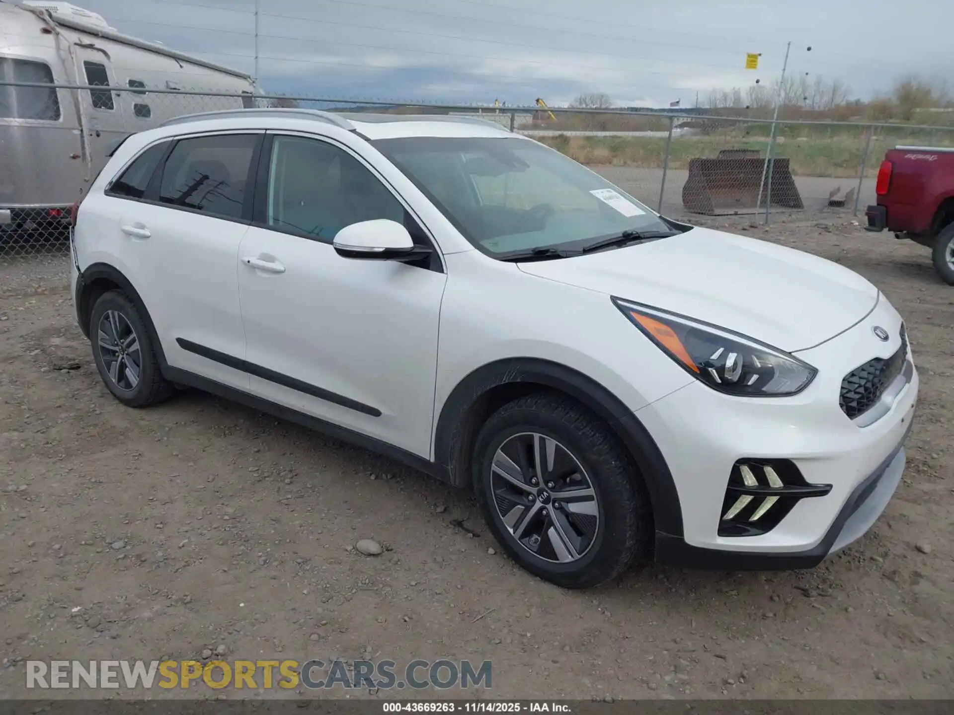 1 Photograph of a damaged car KNDCE3LC1M5482282 KIA NIRO 2021