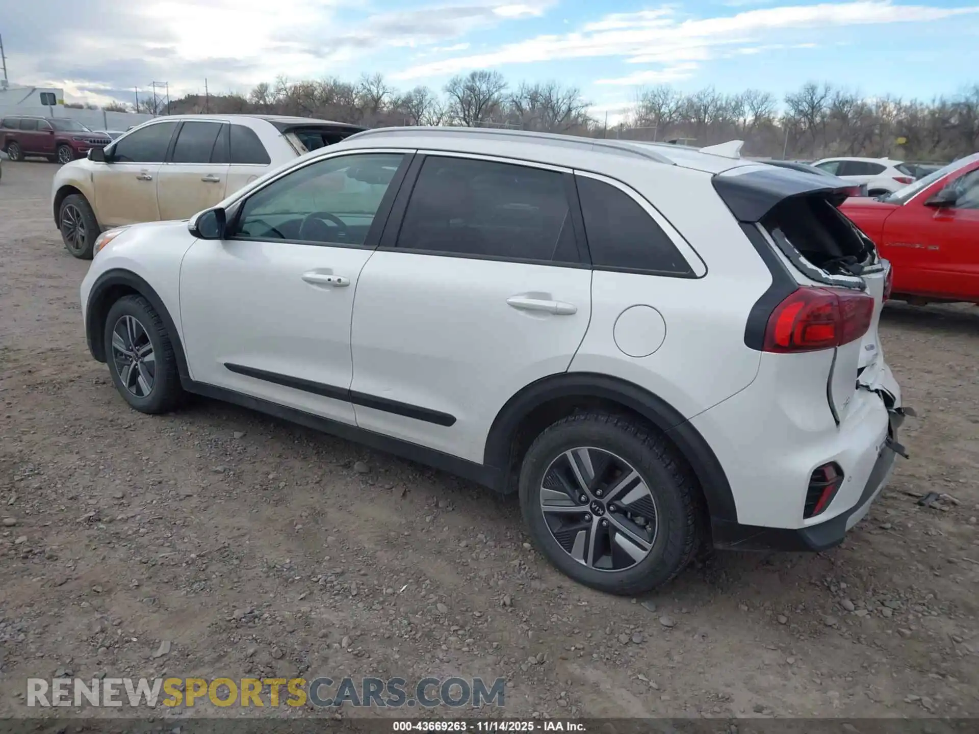 3 Photograph of a damaged car KNDCE3LC1M5482282 KIA NIRO 2021