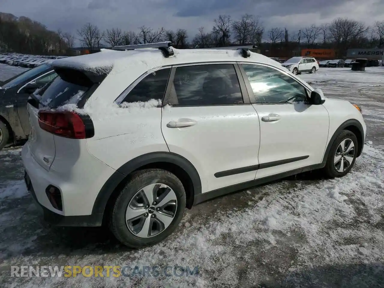 3 Photograph of a damaged car KNDCB3LC1N5533581 KIA NIRO 2022