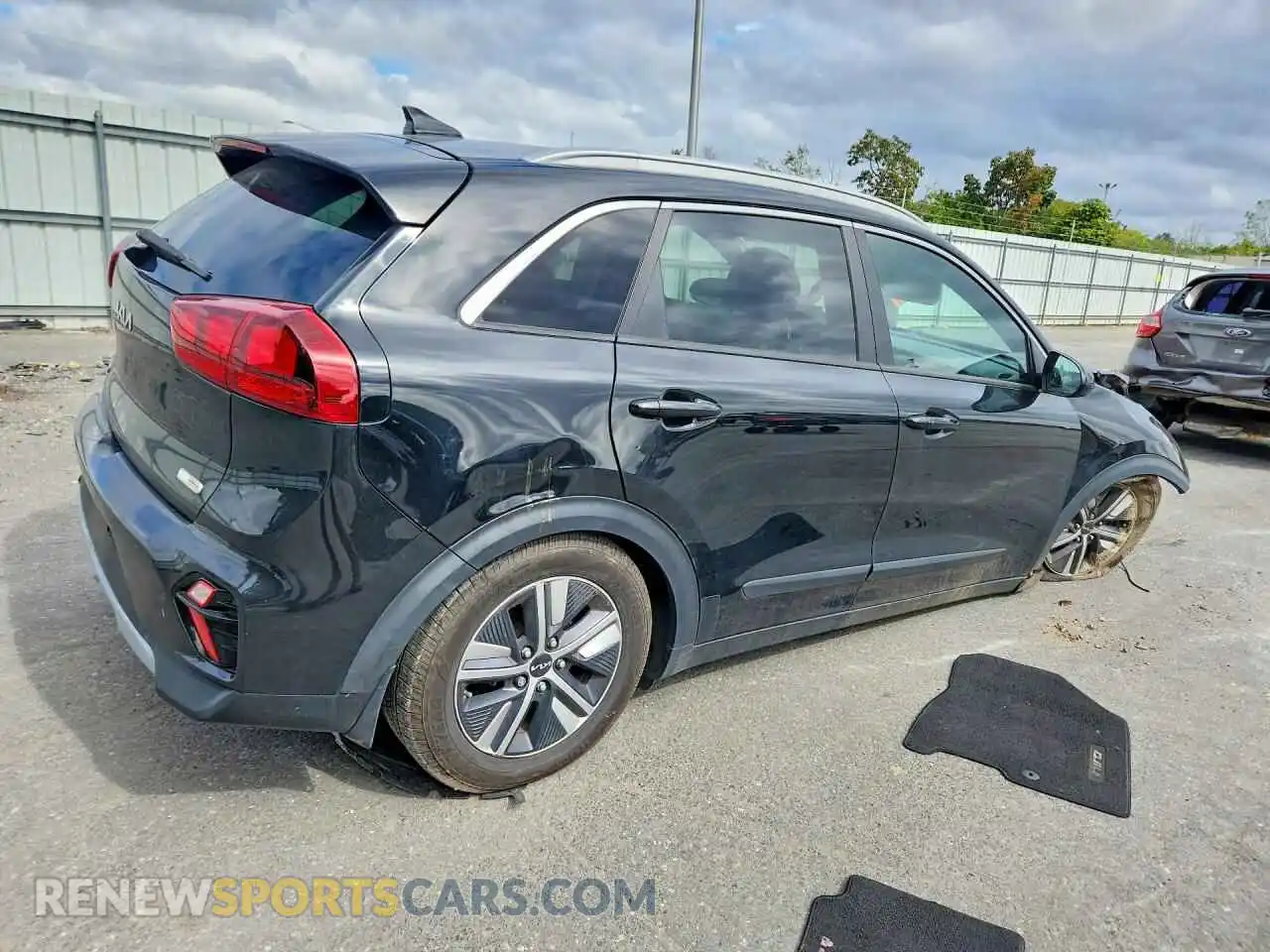 3 Photograph of a damaged car KNDCB3LC2N5541334 KIA NIRO 2022