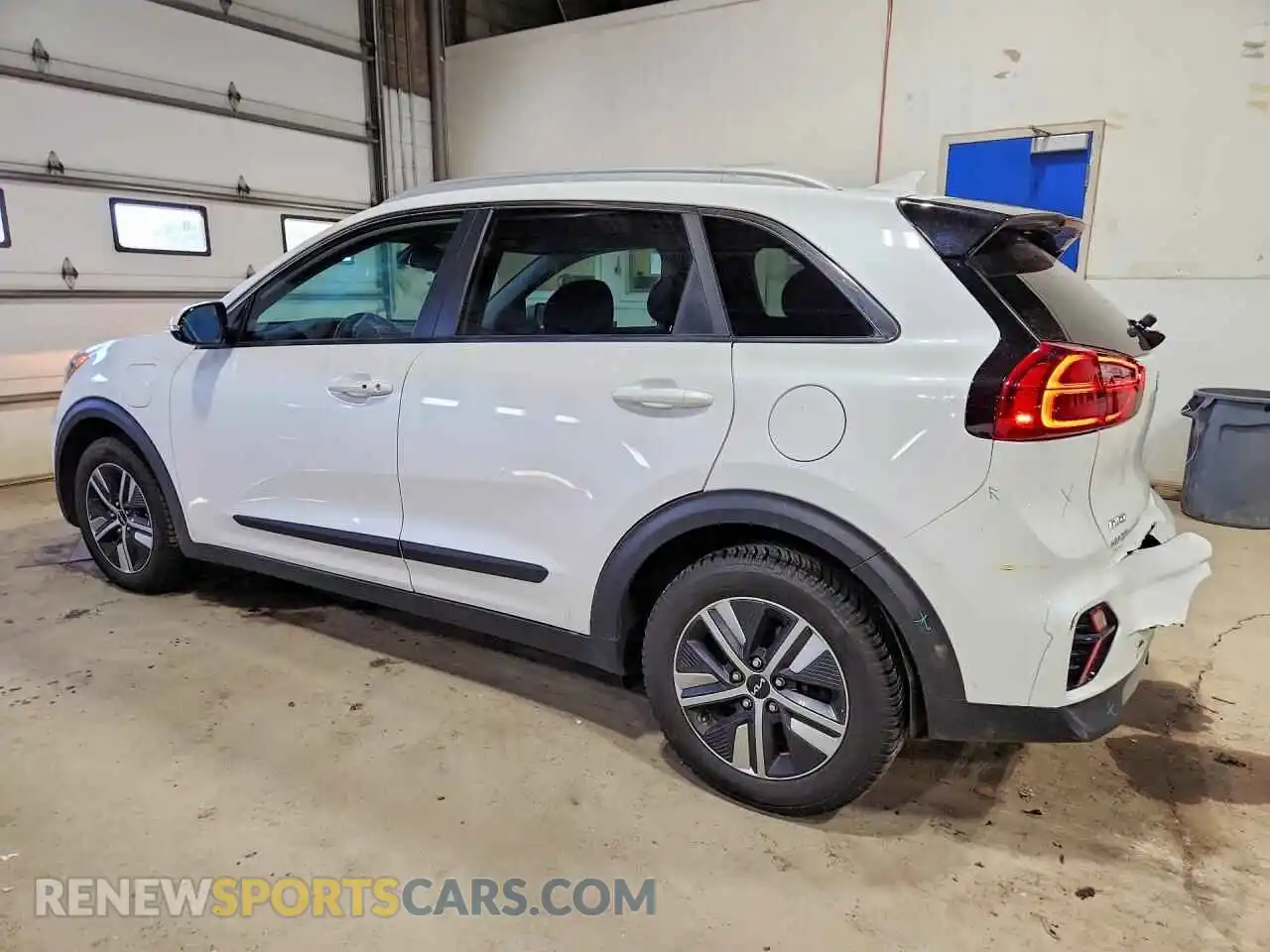 2 fotografías del automóvil dañado KNDCD3LD8N5546833 KIA NIRO 2022
