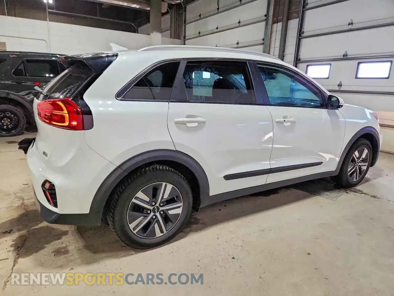 3 fotografías del automóvil dañado KNDCD3LD8N5546833 KIA NIRO 2022