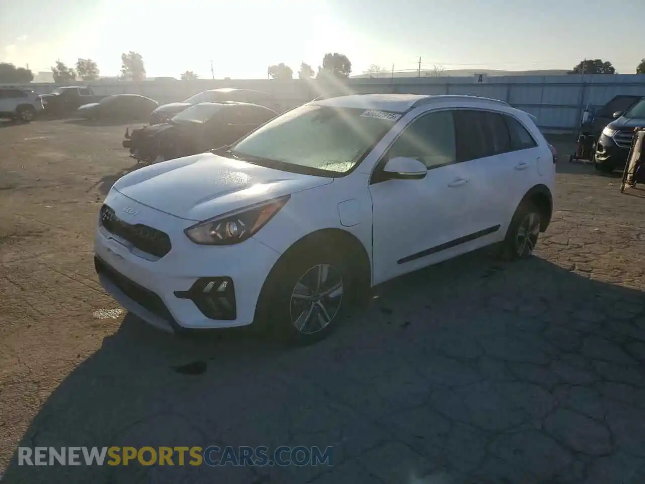 1 Photograph of a damaged car KNDCD3LD9N5490935 KIA NIRO 2022