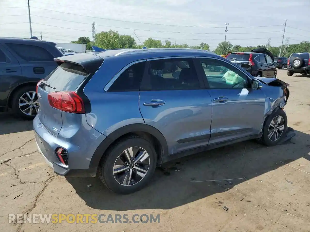 3 Photograph of a damaged car KNDCE3LC3N5539678 KIA NIRO 2022
