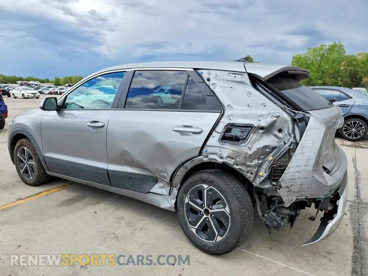 2 Photograph of a damaged car KNDCP3LE1P5061209 KIA NIRO 2023