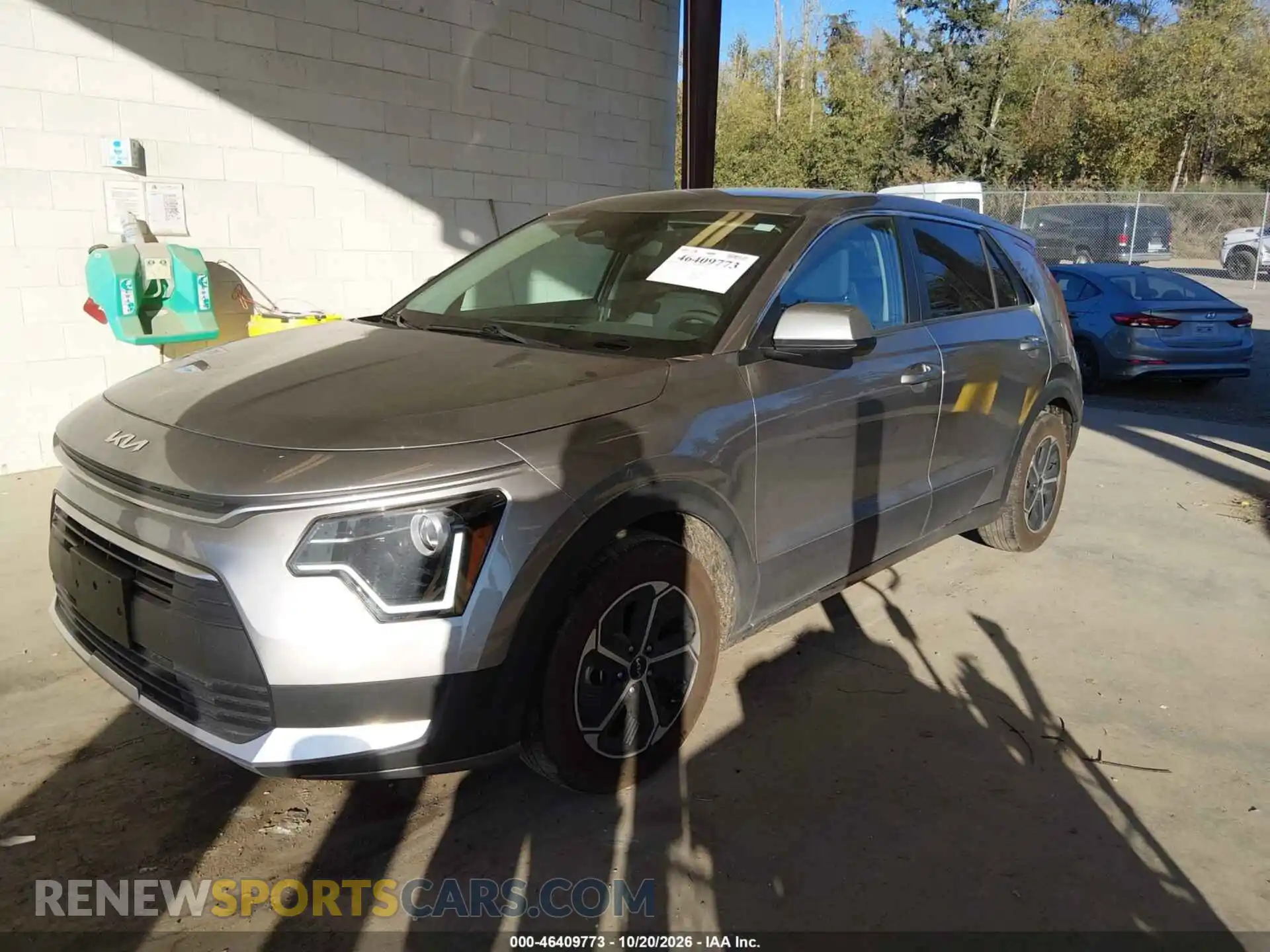 2 Photograph of a damaged car KNDCP3LE3P5065309 KIA NIRO 2023