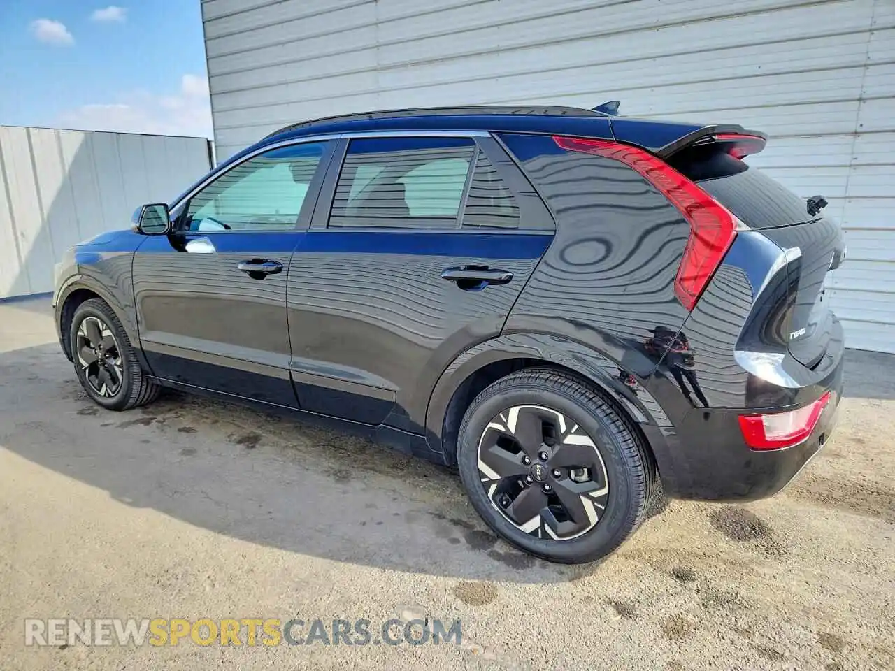 2 Photograph of a damaged car KNDCR3L1XP5021895 KIA NIRO 2023