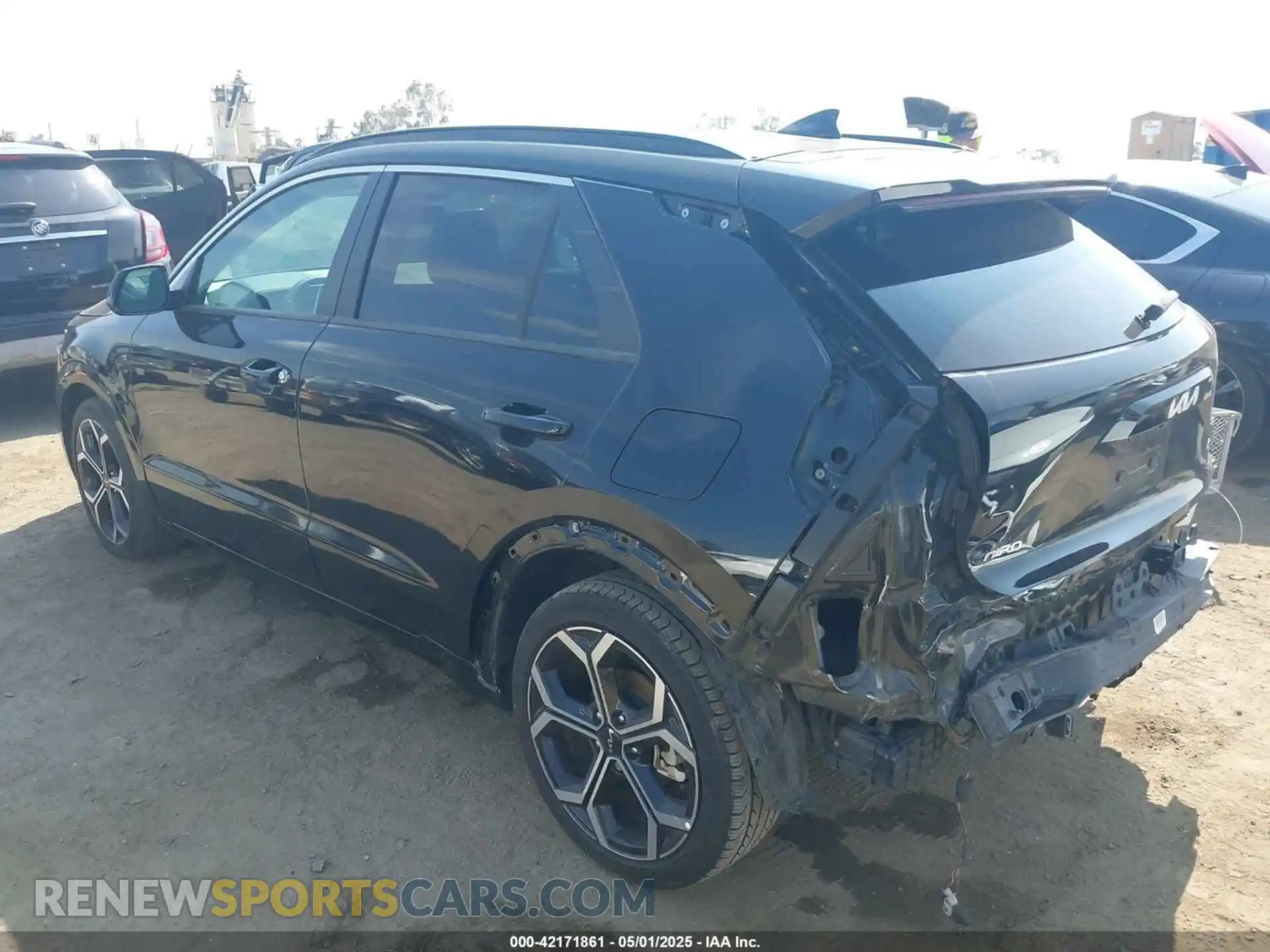 3 fotografías del automóvil dañado KNDCR3LE2P5037544 KIA NIRO 2023