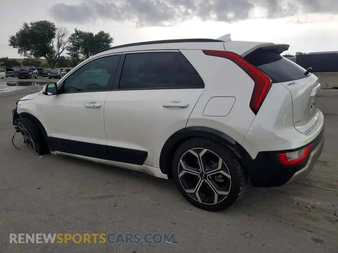 2 fotografías del automóvil dañado KNDCR3LE3P5041683 KIA NIRO 2023