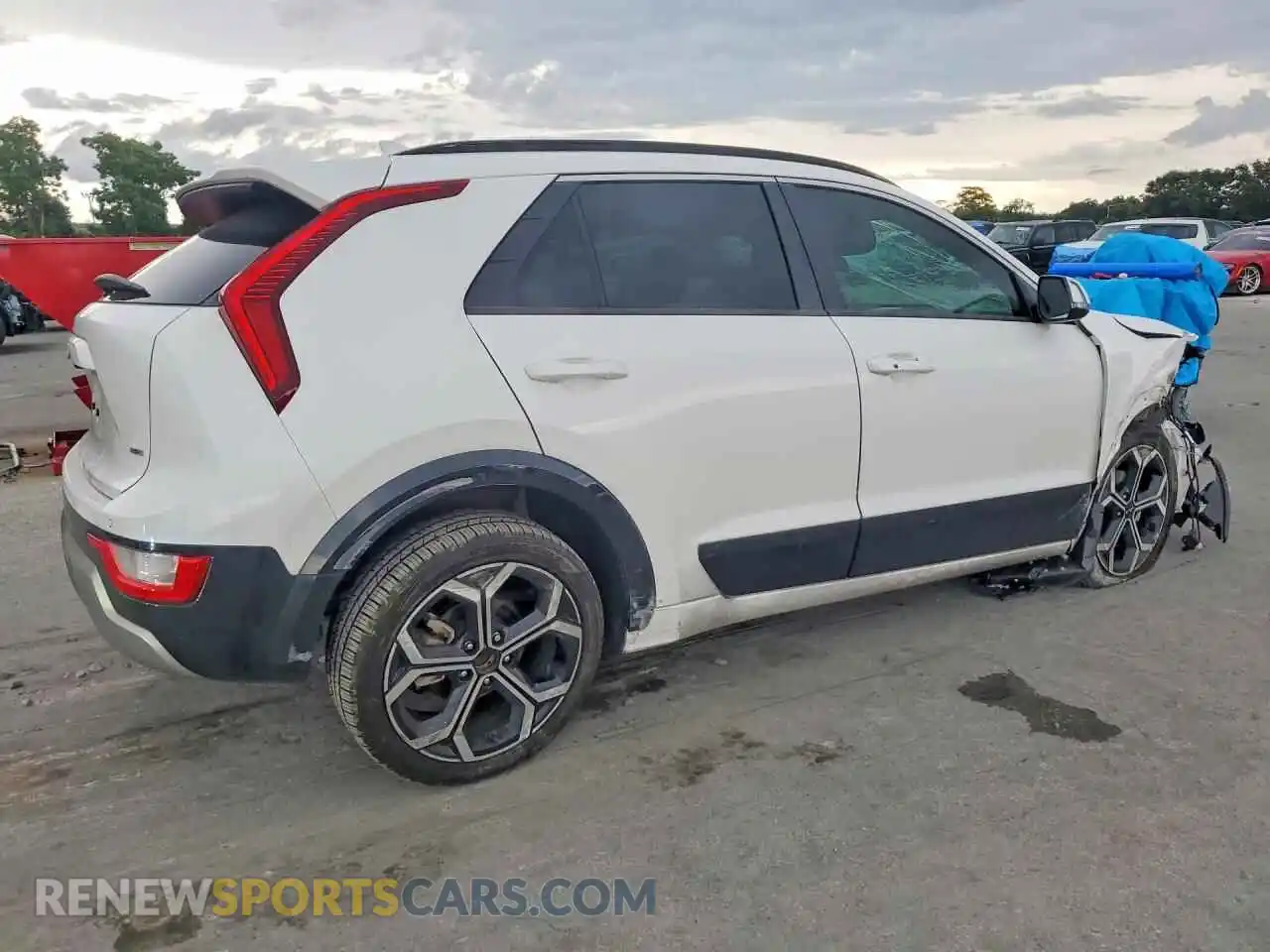 3 fotografías del automóvil dañado KNDCR3LE3P5041683 KIA NIRO 2023