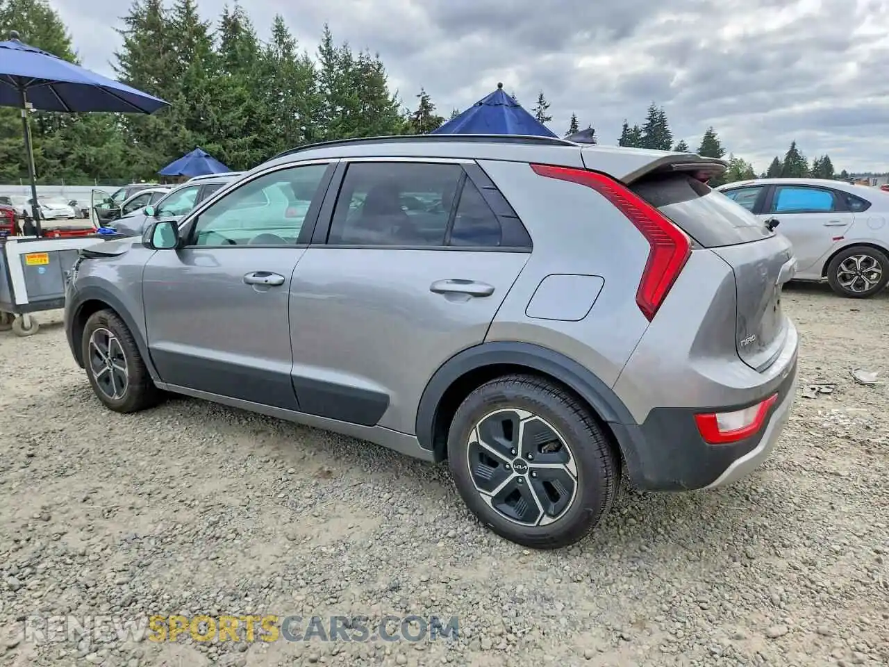 2 fotografías del automóvil dañado KNDCR3LE4P5048612 KIA NIRO 2023
