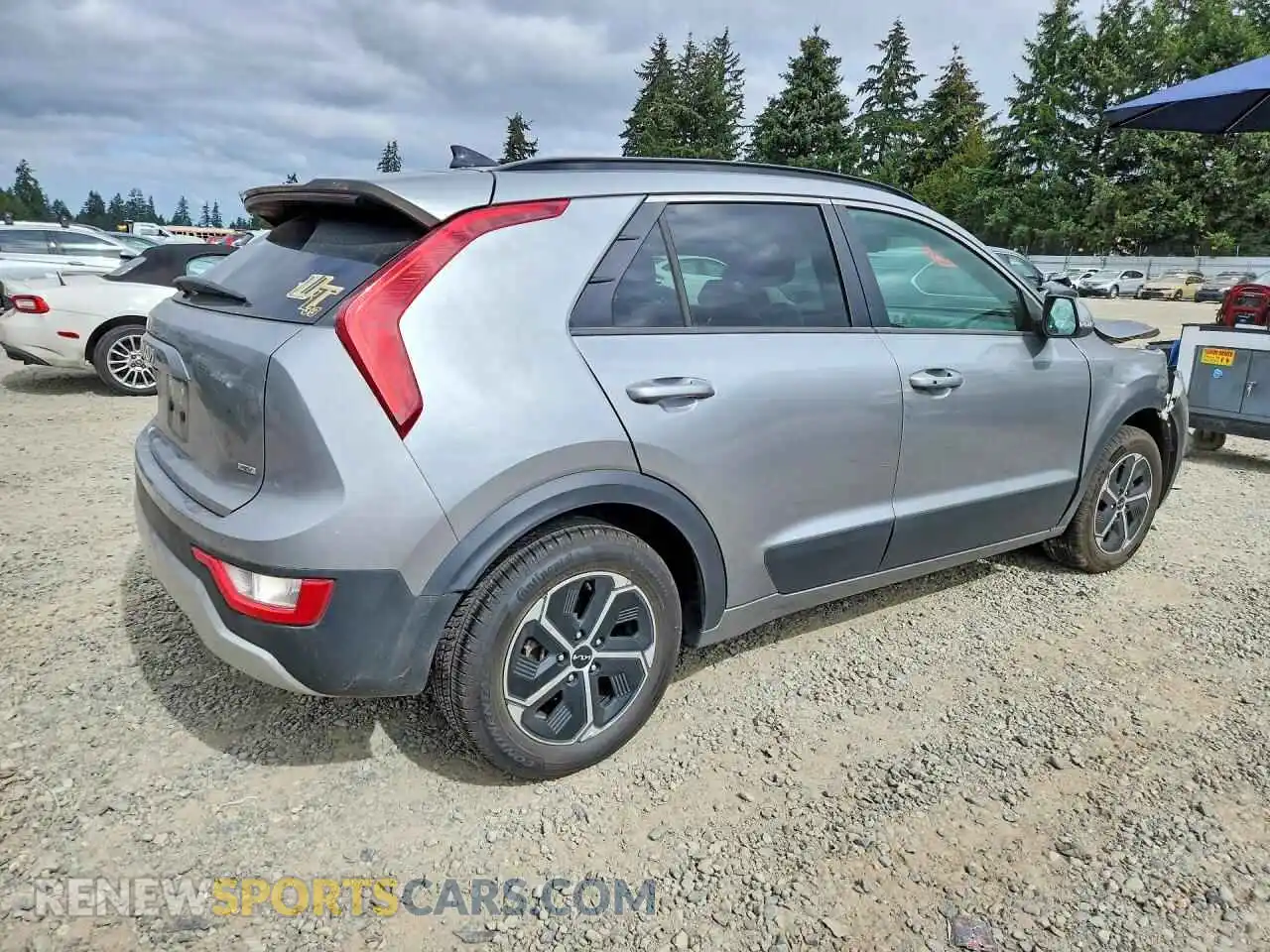 3 fotografías del automóvil dañado KNDCR3LE4P5048612 KIA NIRO 2023