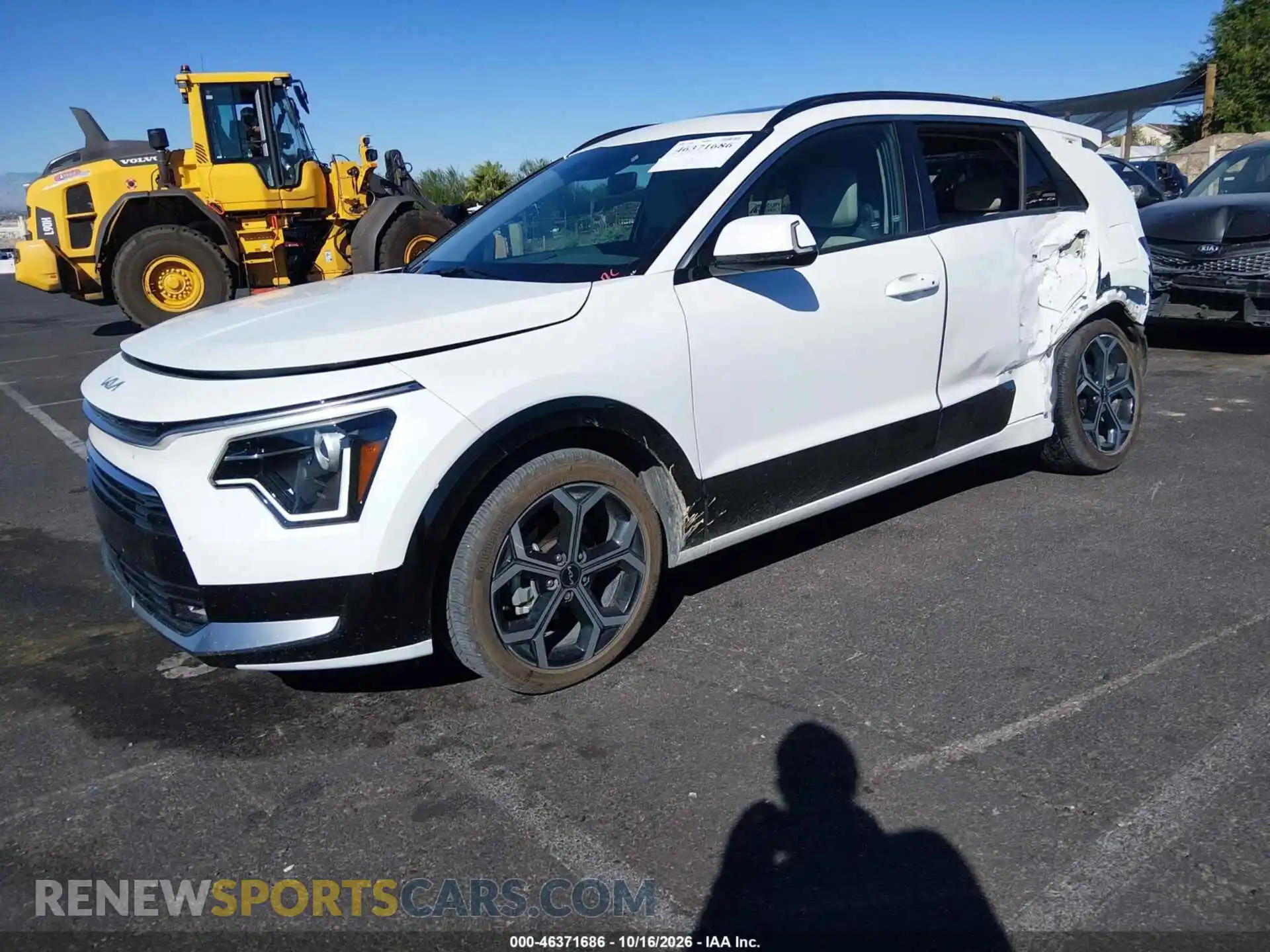 2 fotografías del automóvil dañado KNDCR3LE4P5073798 KIA NIRO 2023