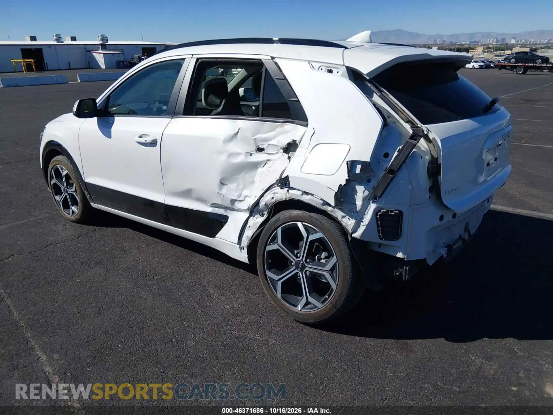 3 fotografías del automóvil dañado KNDCR3LE4P5073798 KIA NIRO 2023