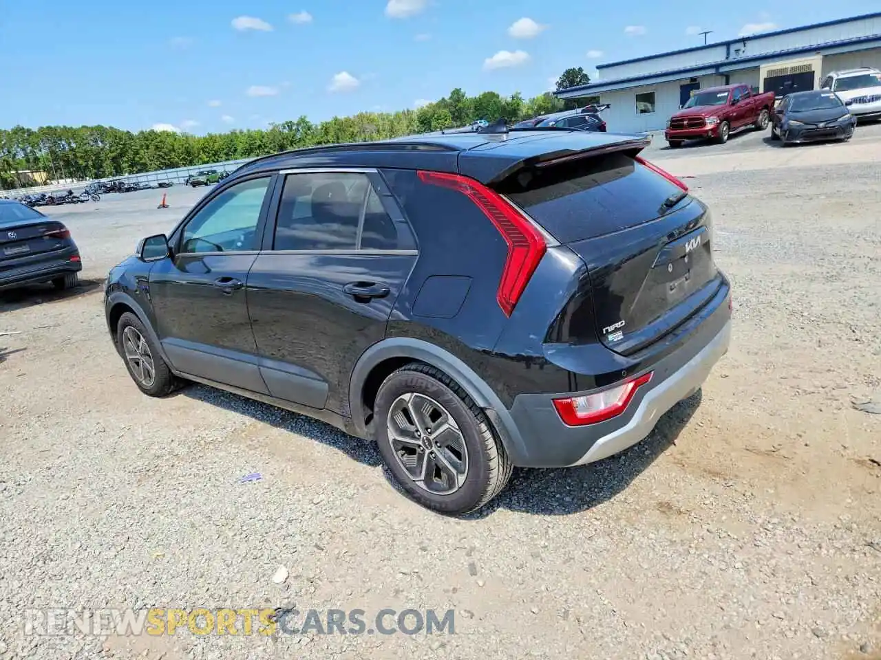2 fotografías del automóvil dañado KNDCR3LE9P5045396 KIA NIRO 2023
