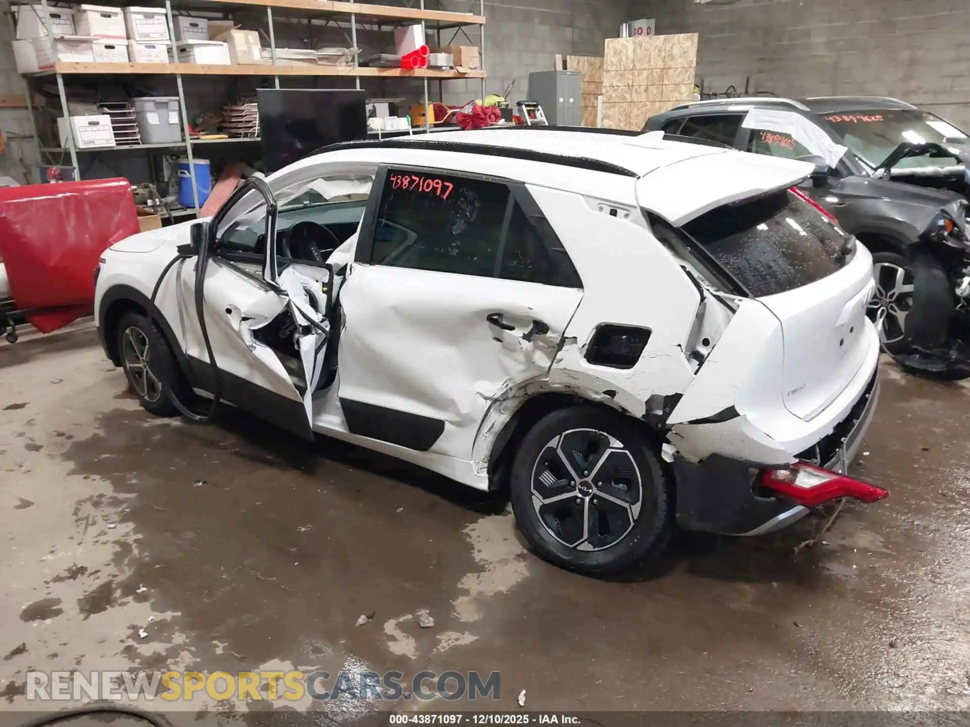 3 Photograph of a damaged car KNDCP3LE6R5155671 KIA NIRO 2024