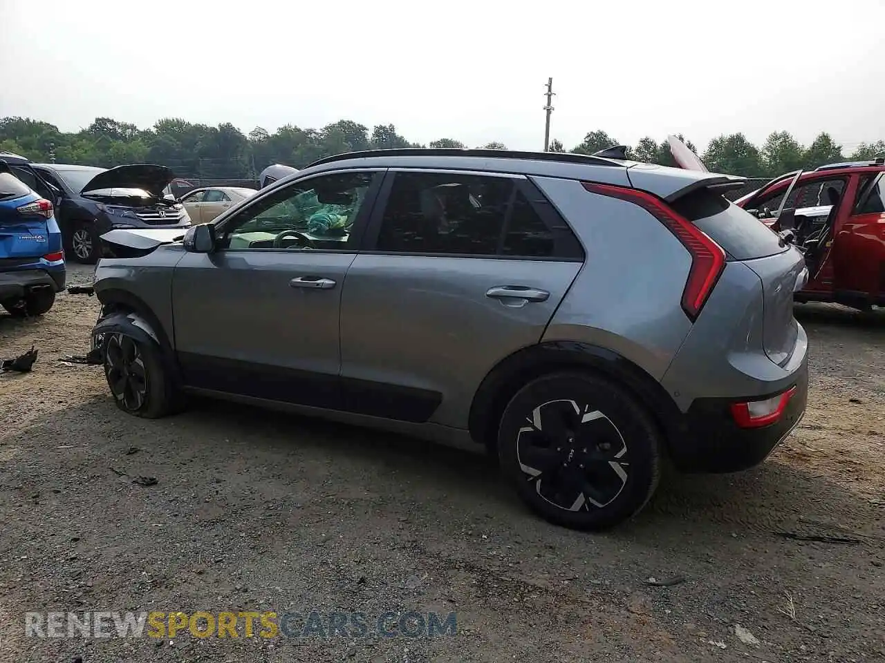 2 fotografías del automóvil dañado KNDCR3L11R5121693 KIA NIRO 2024