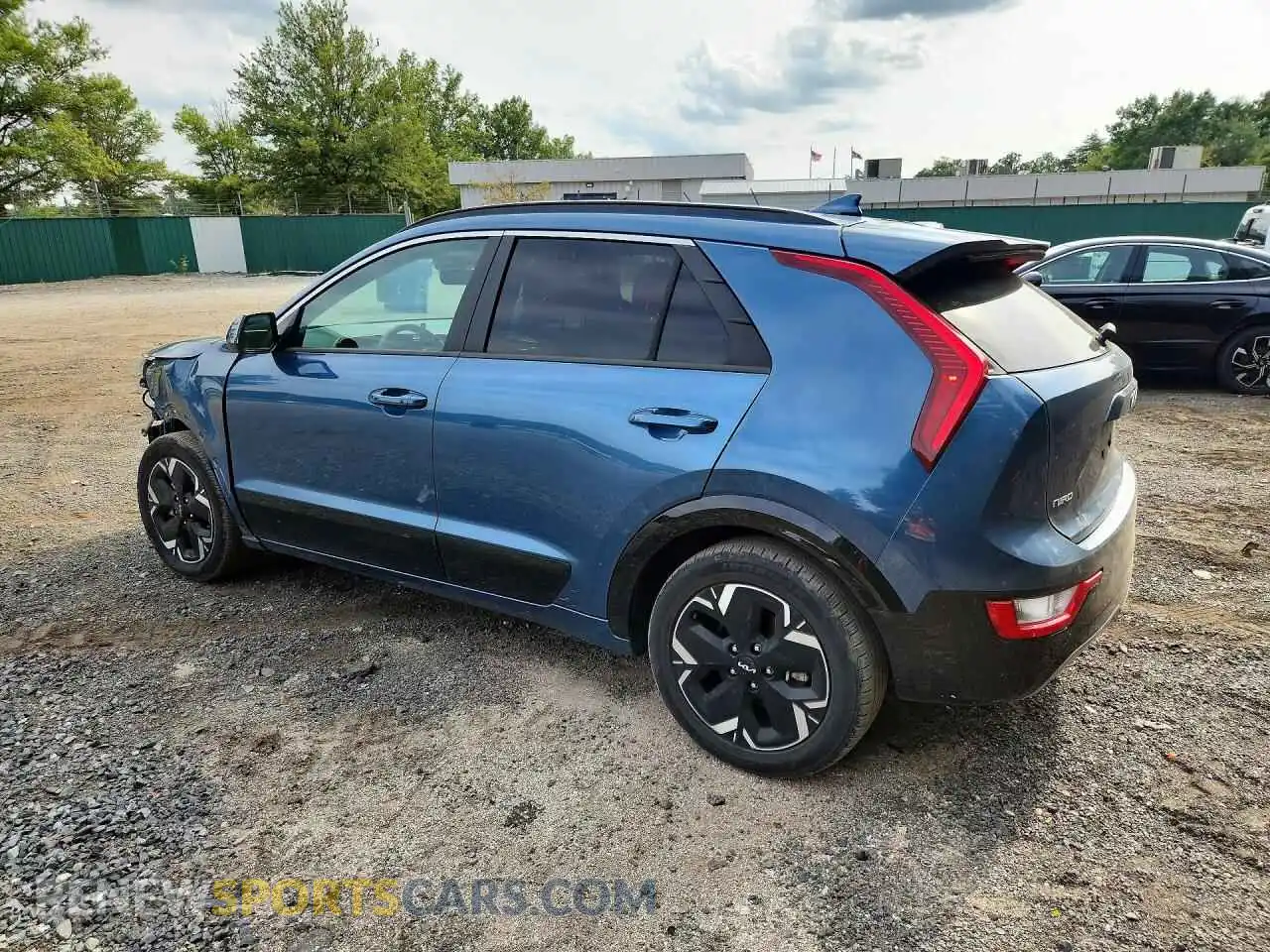 2 fotografías del automóvil dañado KNDCR3L12R5121783 KIA NIRO 2024