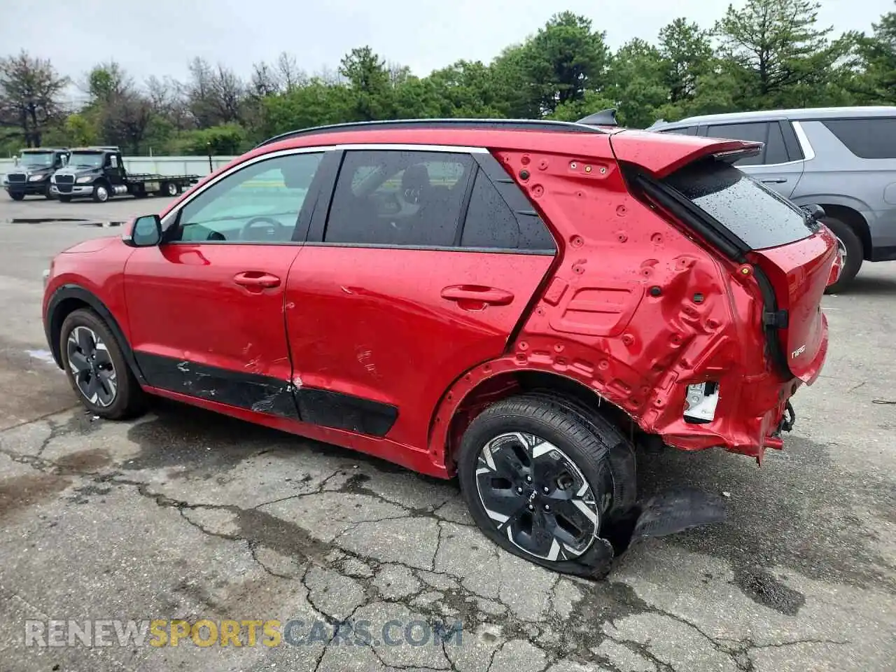 2 fotografías del automóvil dañado KNDCR3L14R5122093 KIA NIRO 2024
