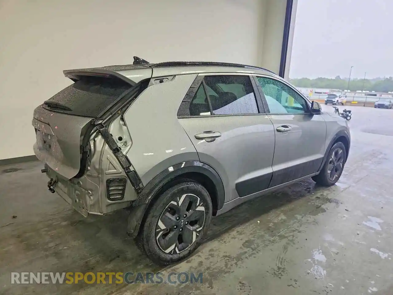 3 fotografías del automóvil dañado KNDCR3L16R5112116 KIA NIRO 2024