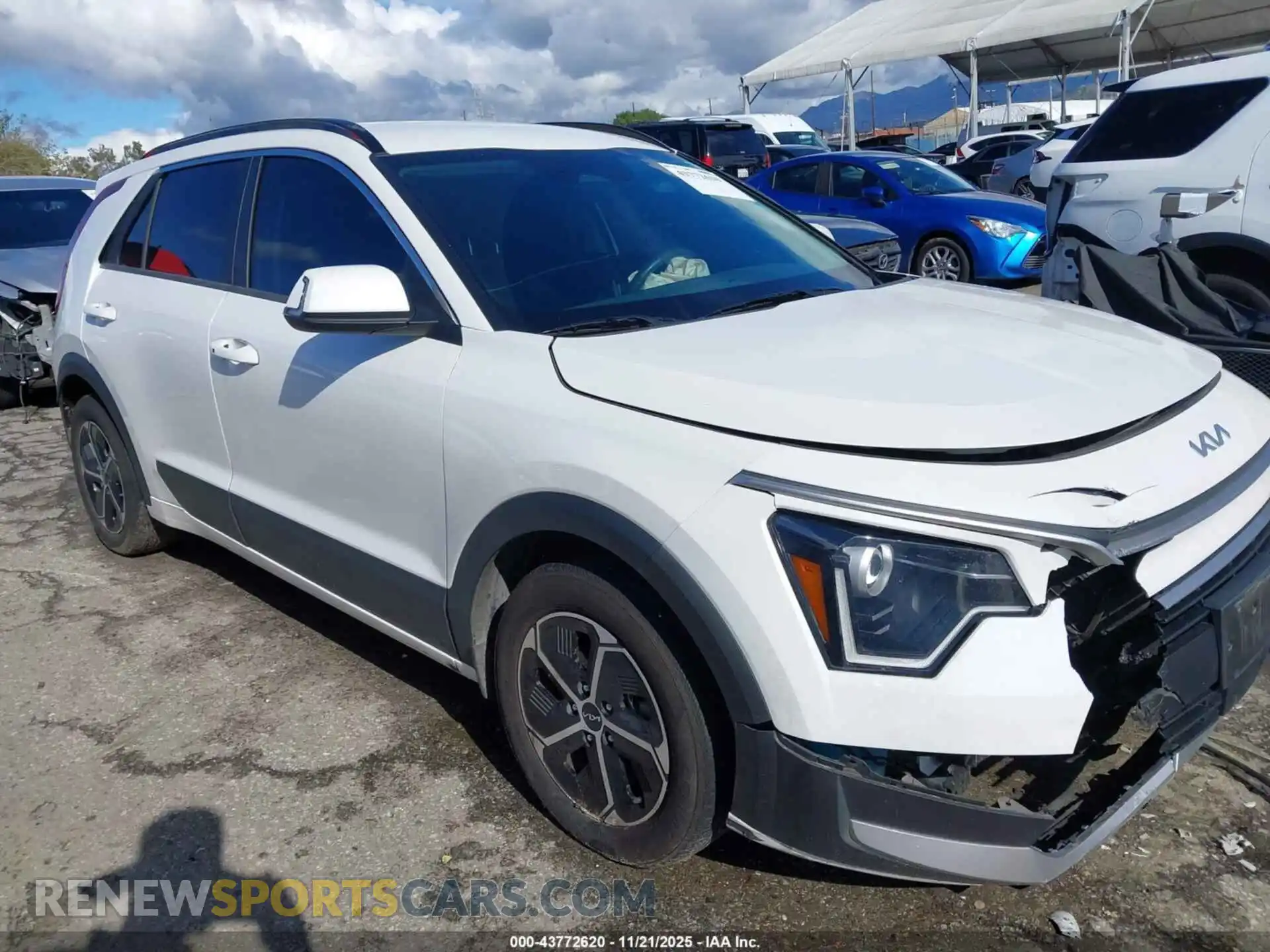 1 Photograph of a damaged car KNDCR3LE1R5132020 KIA NIRO 2024