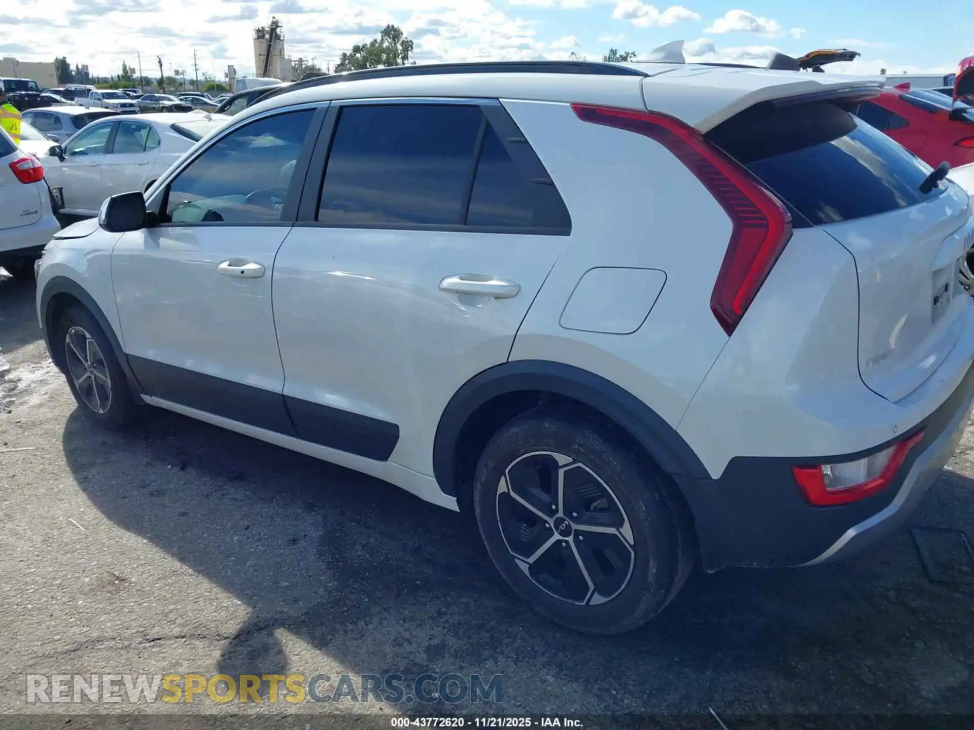 3 Photograph of a damaged car KNDCR3LE1R5132020 KIA NIRO 2024