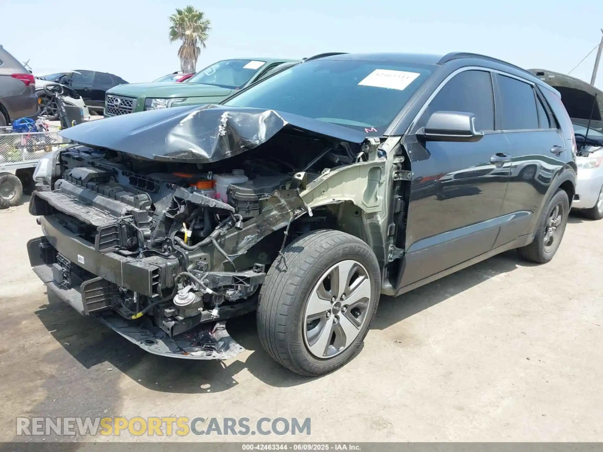 2 fotografías del automóvil dañado KNDCR3LE4R5143545 KIA NIRO 2024