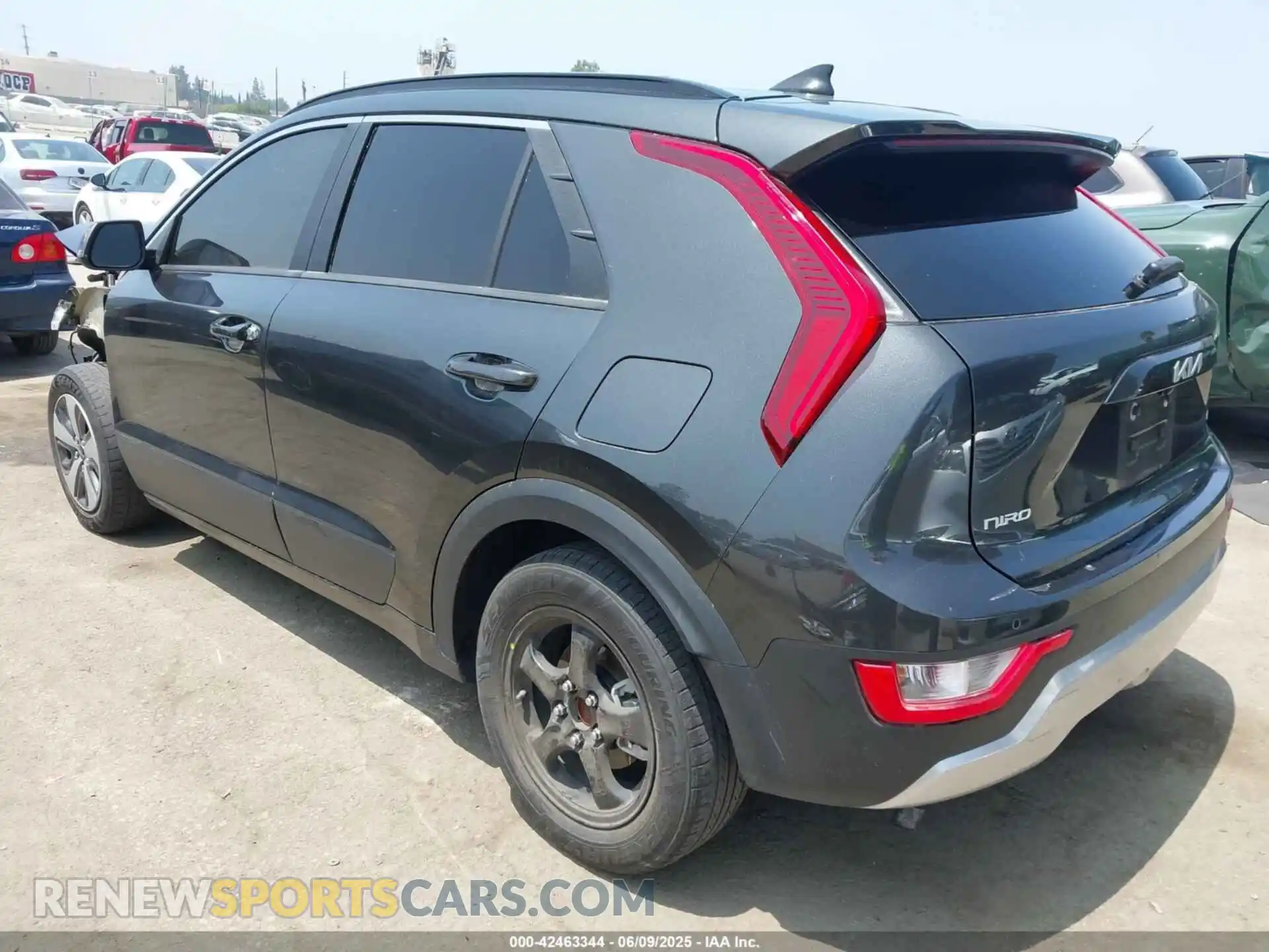 3 fotografías del automóvil dañado KNDCR3LE4R5143545 KIA NIRO 2024