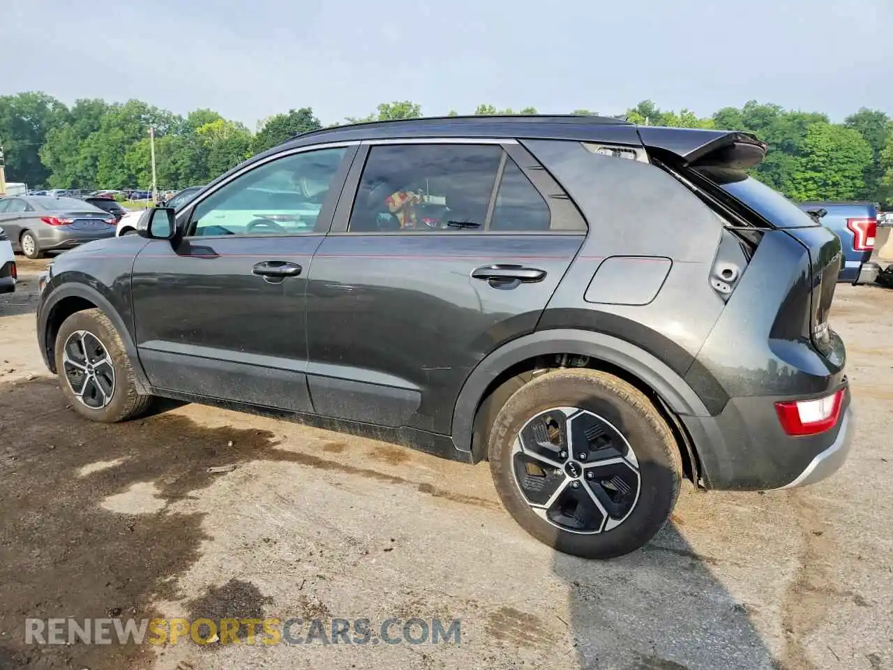 2 fotografías del automóvil dañado KNDCR3LE4R5162497 KIA NIRO 2024