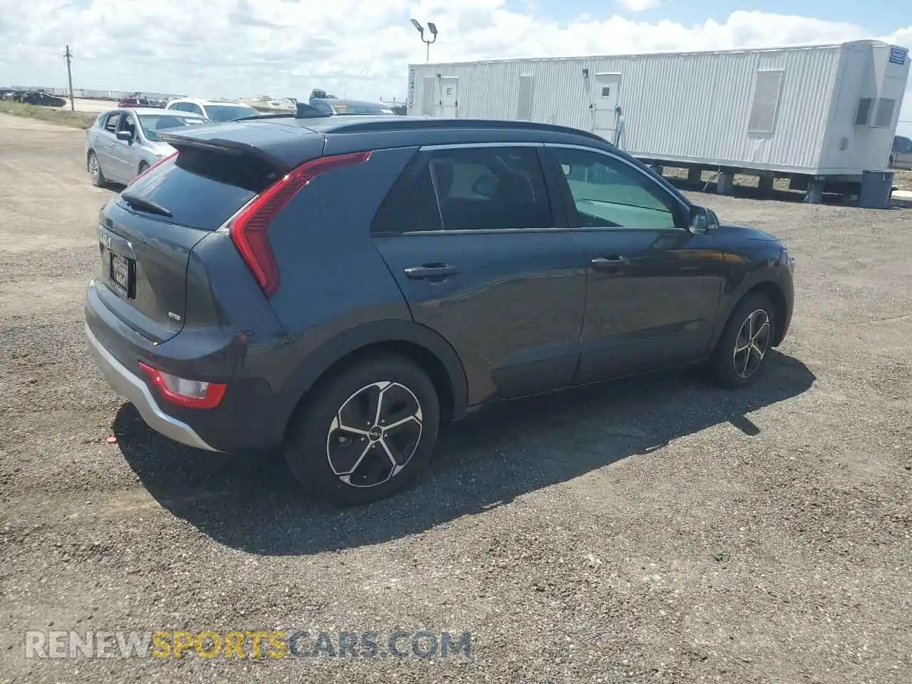 3 fotografías del automóvil dañado KNDCR3LE8R5179500 KIA NIRO 2024
