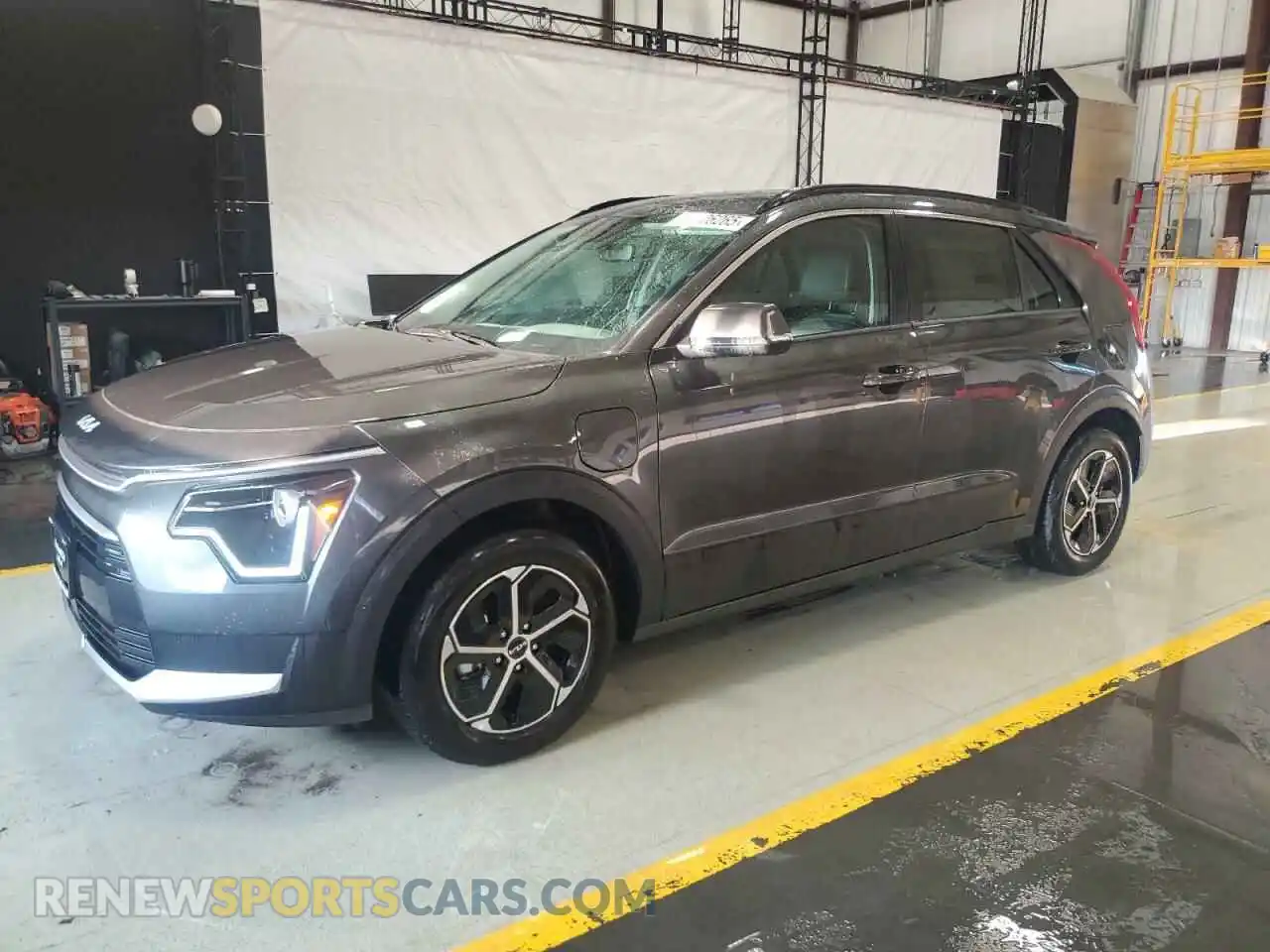 1 Photograph of a damaged car KNDCS3LF0R5189094 KIA NIRO 2024