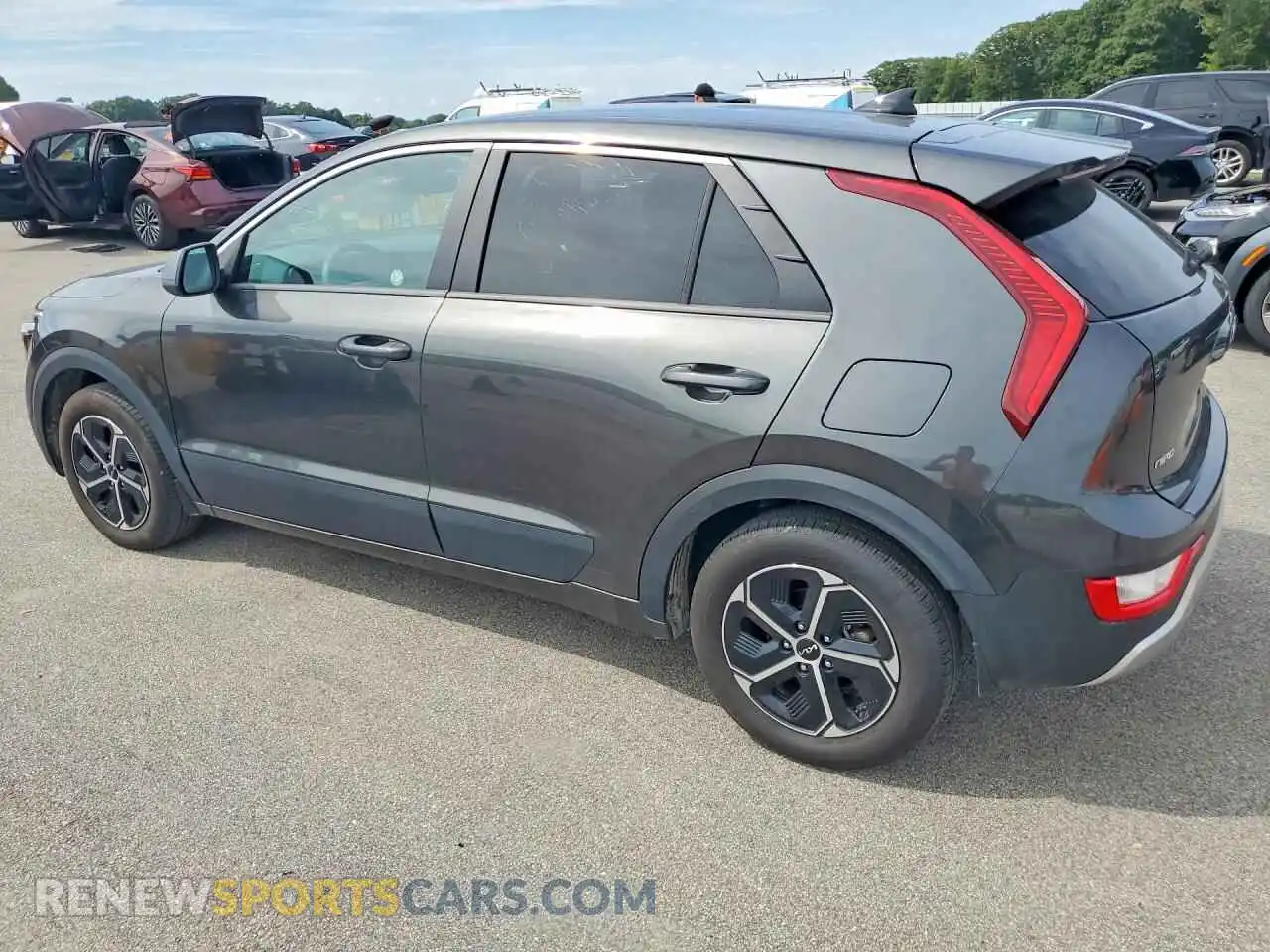 2 fotografías del automóvil dañado KNDCP3LE8S5289202 KIA NIRO 2025