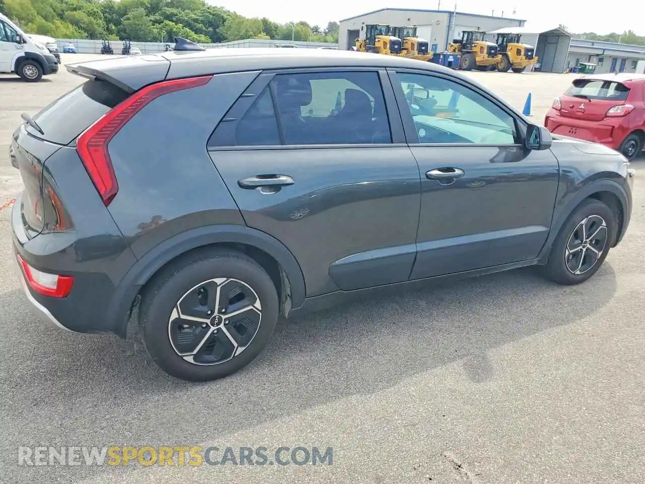 3 fotografías del automóvil dañado KNDCP3LE8S5289202 KIA NIRO 2025