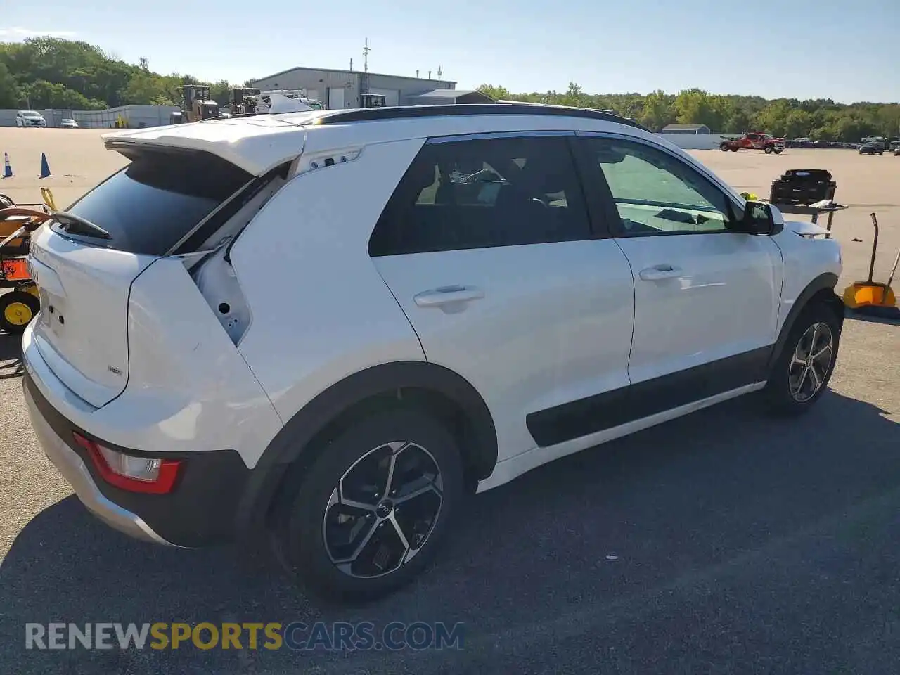 3 Photograph of a damaged car KNDCP3LE9S5289760 KIA NIRO 2025