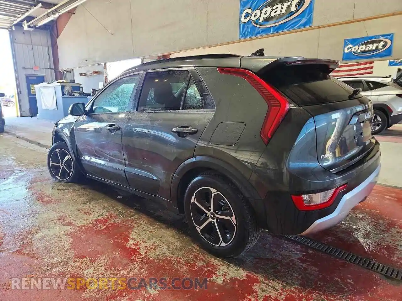 2 fotografías del automóvil dañado KNDCP3LEXS5308011 KIA NIRO 2025