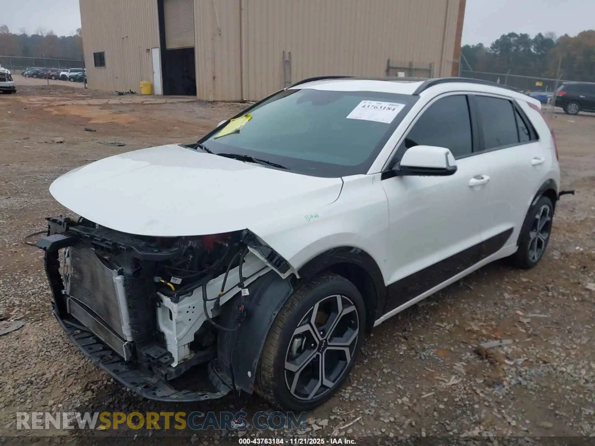 2 fotografías del automóvil dañado KNDCR3LE2S5213467 KIA NIRO 2025