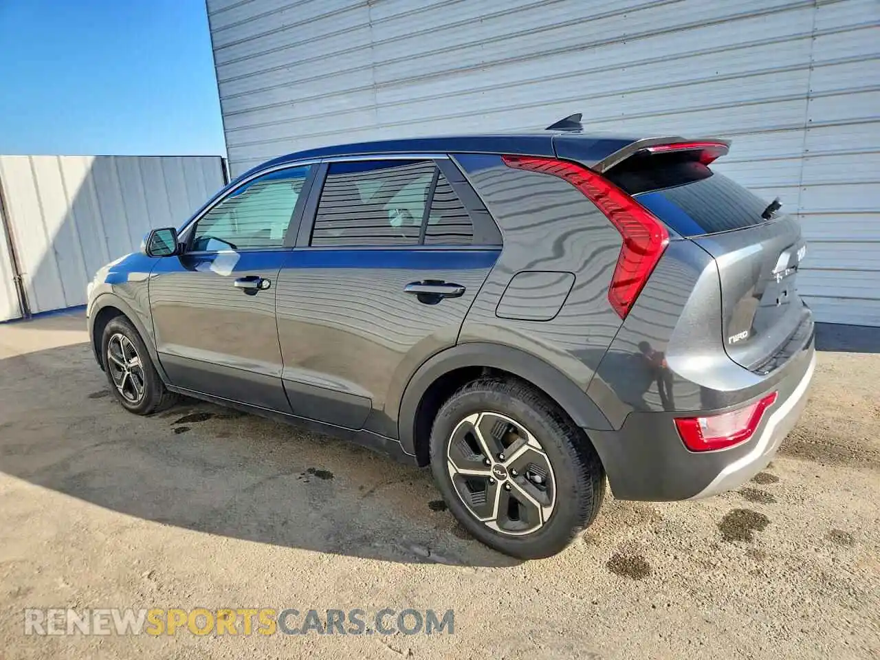 2 Photograph of a damaged car KNDCP3LE0T5331279 KIA NIRO 2026