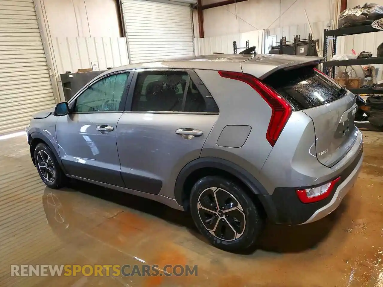 2 fotografías del automóvil dañado KNDCP3LE0T5362127 KIA NIRO 2026