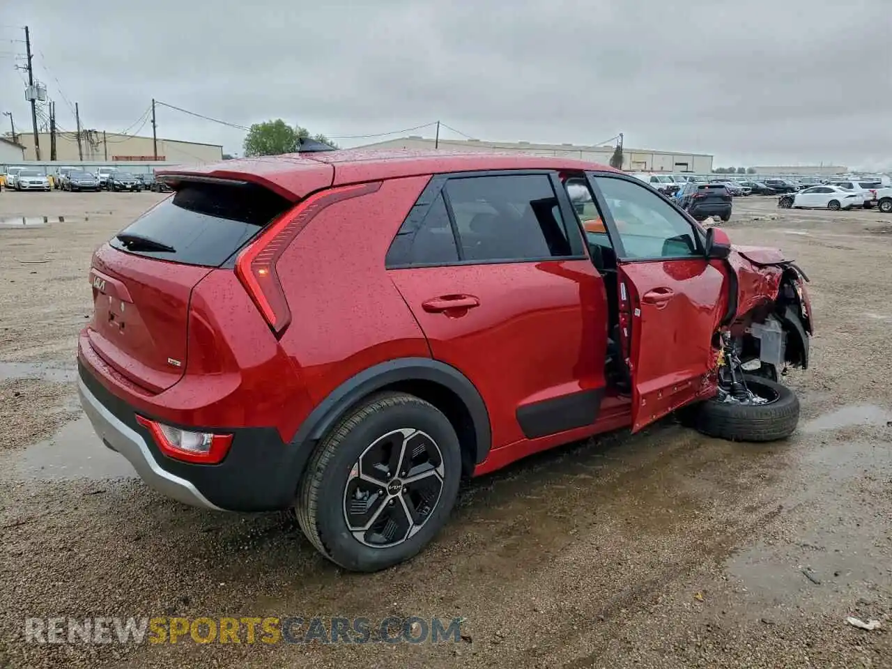 3 fotografías del automóvil dañado KNDCP3LE1T5332926 KIA NIRO 2026