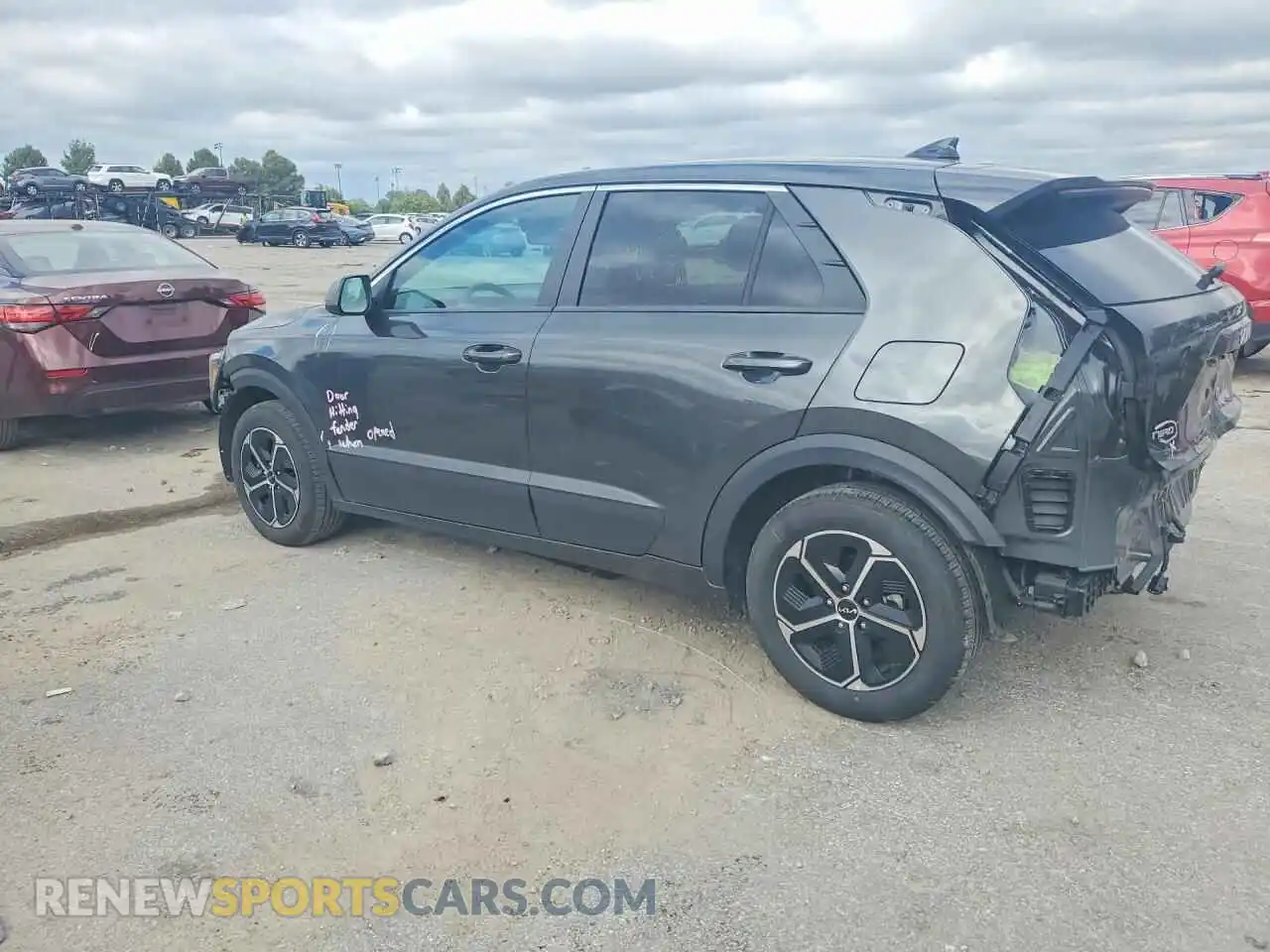 2 fotografías del automóvil dañado KNDCP3LE1T5356675 KIA NIRO 2026