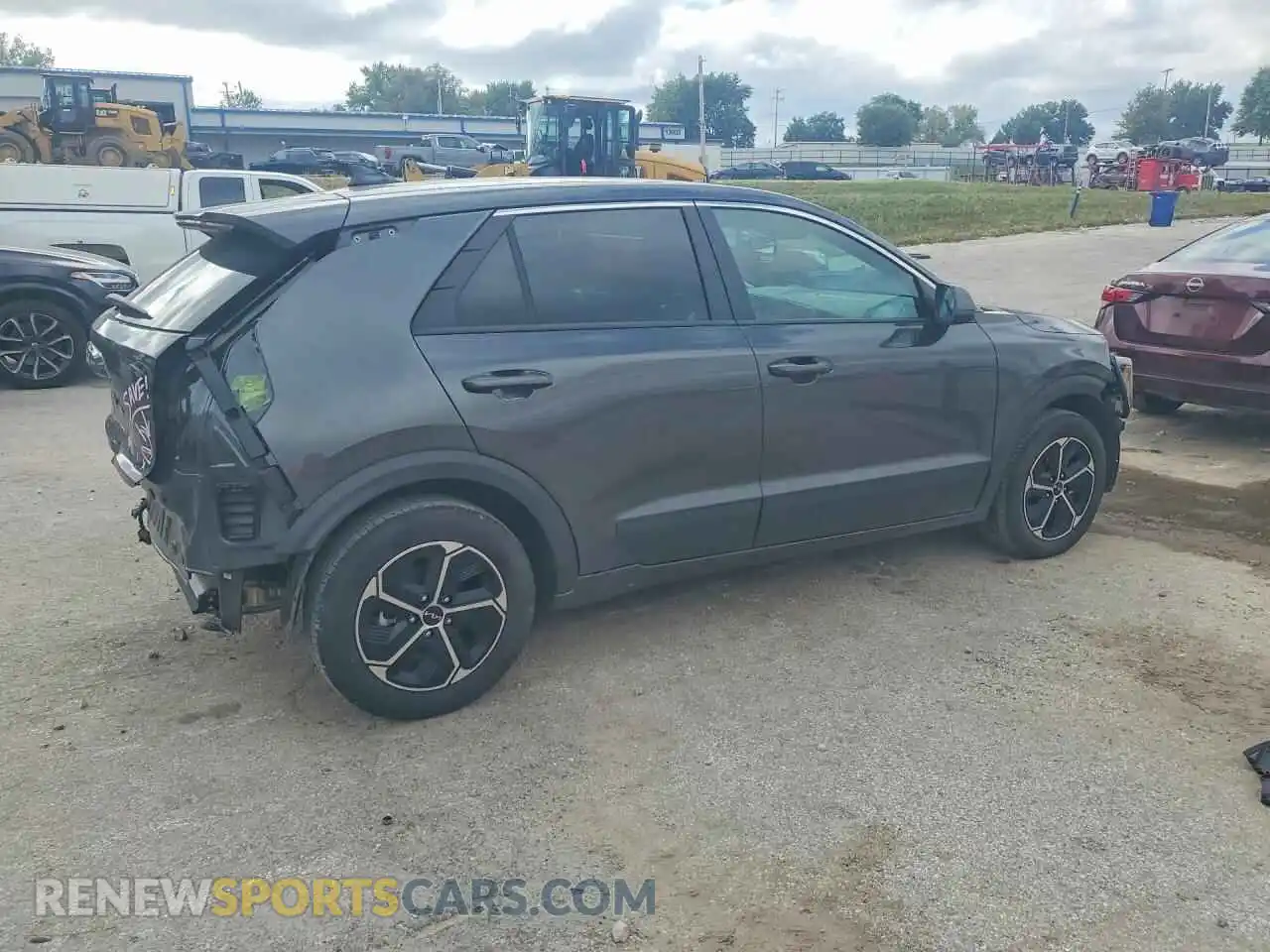 3 fotografías del automóvil dañado KNDCP3LE1T5356675 KIA NIRO 2026