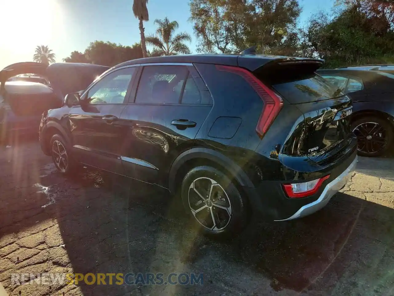 2 Фотография поврежденного автомобиля KNDCP3LE2T5359939 KIA NIRO 2026