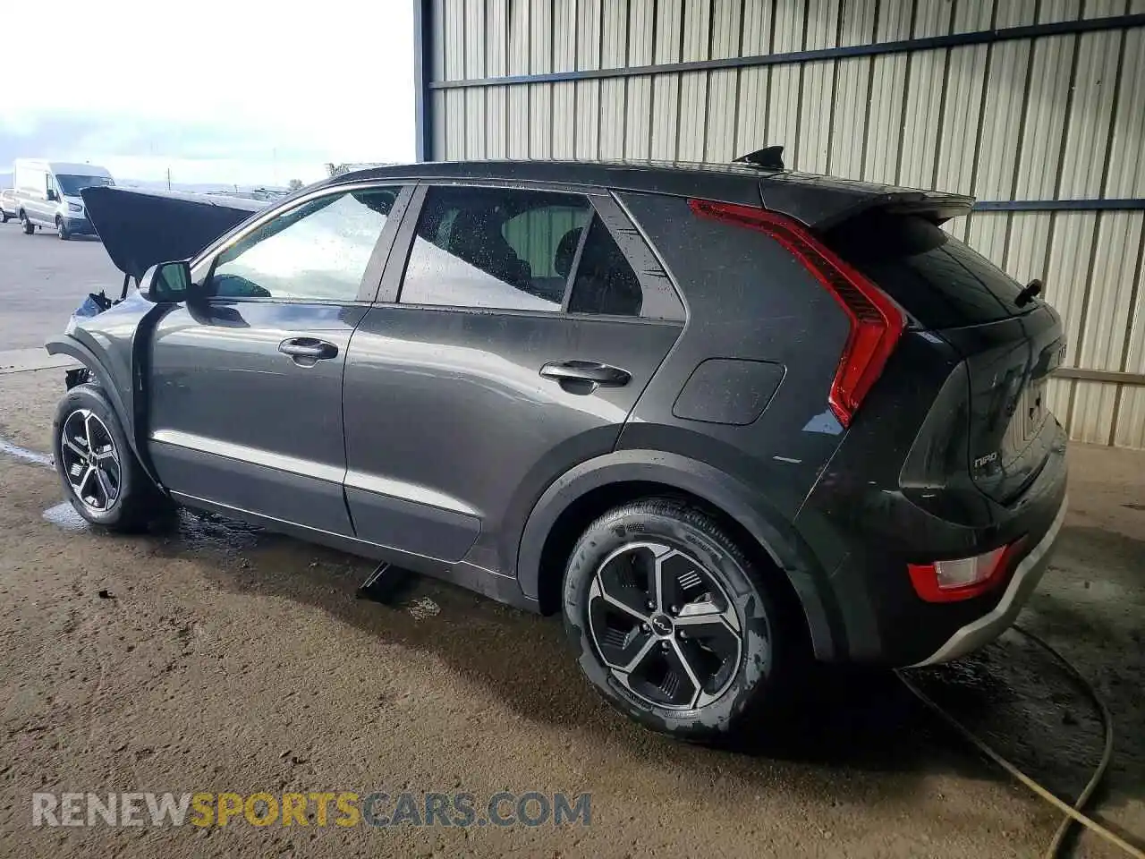 2 fotografías del automóvil dañado KNDCP3LE3T5338095 KIA NIRO 2026