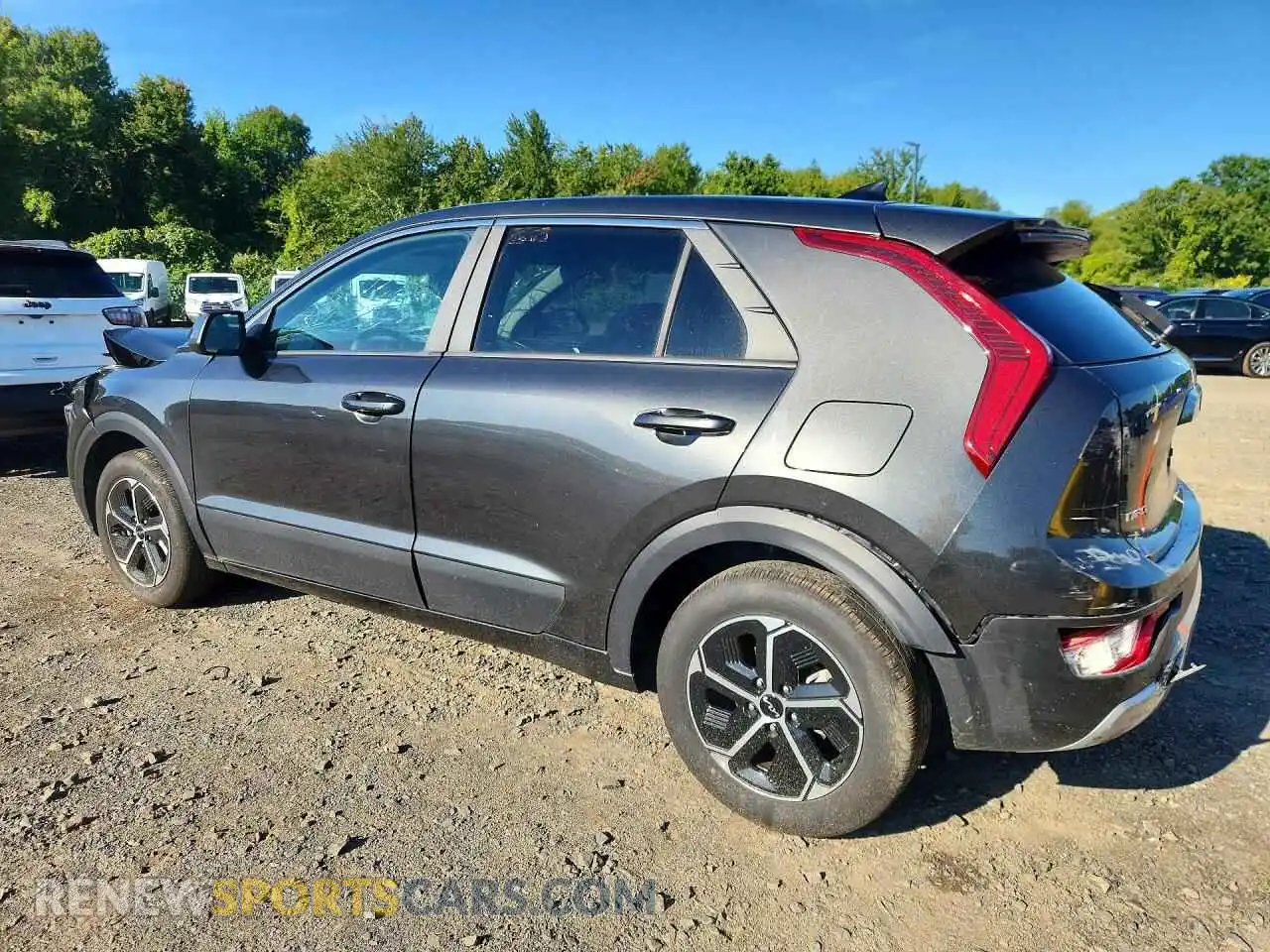 2 fotografías del automóvil dañado KNDCP3LE4T5316204 KIA NIRO 2026