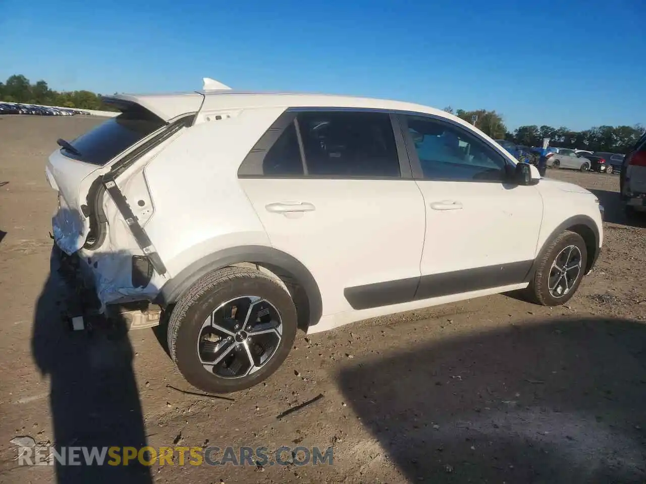 3 Photograph of a damaged car KNDCP3LE4T5320463 KIA NIRO 2026