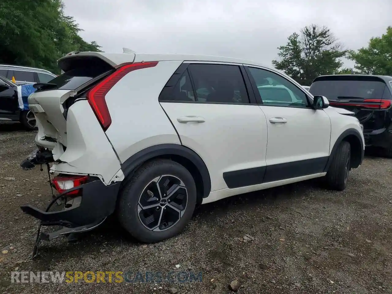 3 Photograph of a damaged car KNDCP3LE4T5325081 KIA NIRO 2026
