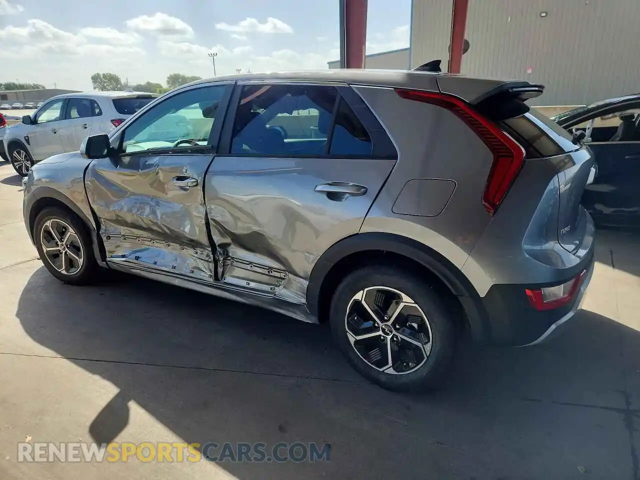 2 Photograph of a damaged car KNDCP3LE4T5361708 KIA NIRO 2026