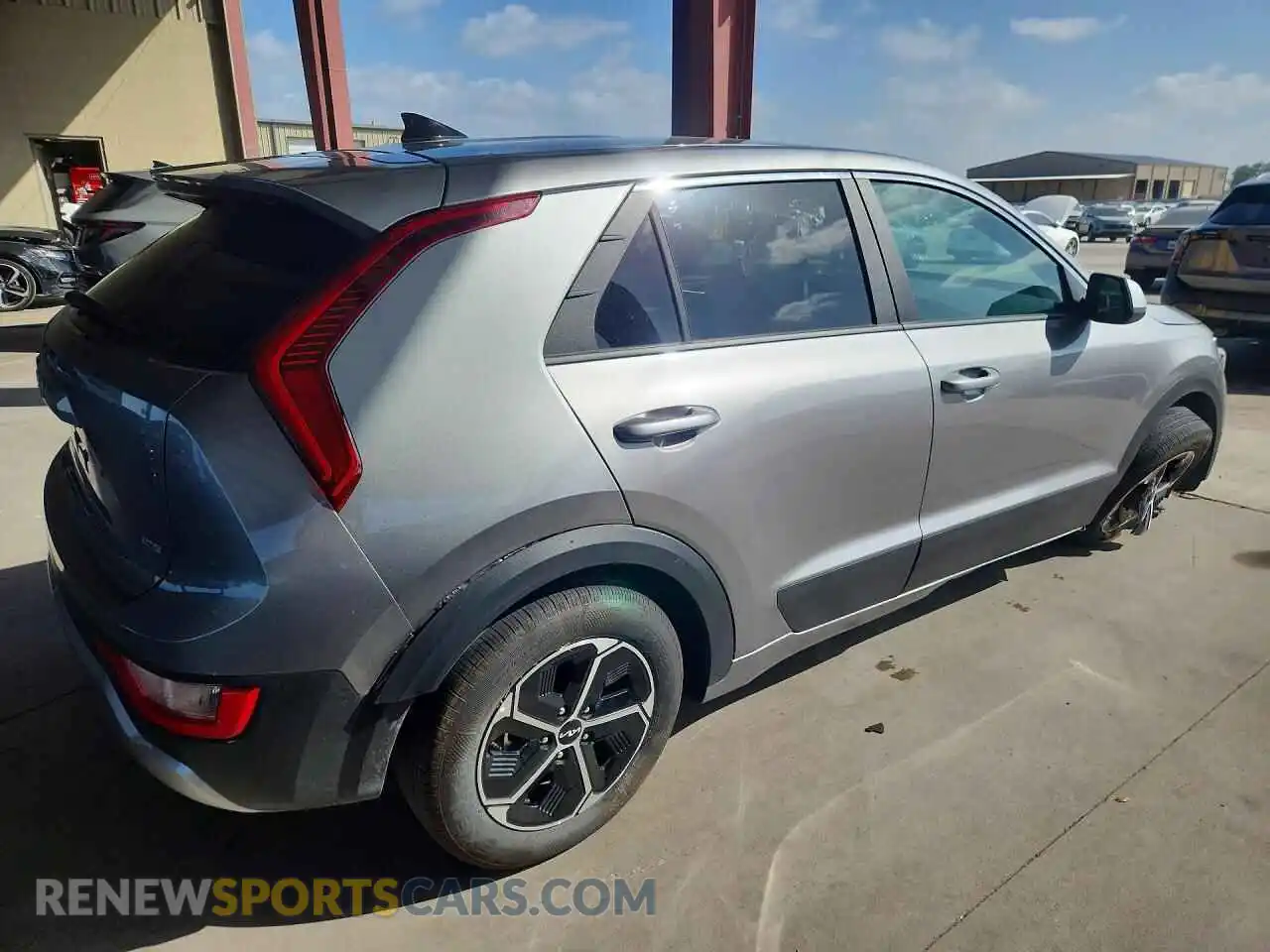 3 Photograph of a damaged car KNDCP3LE4T5361708 KIA NIRO 2026