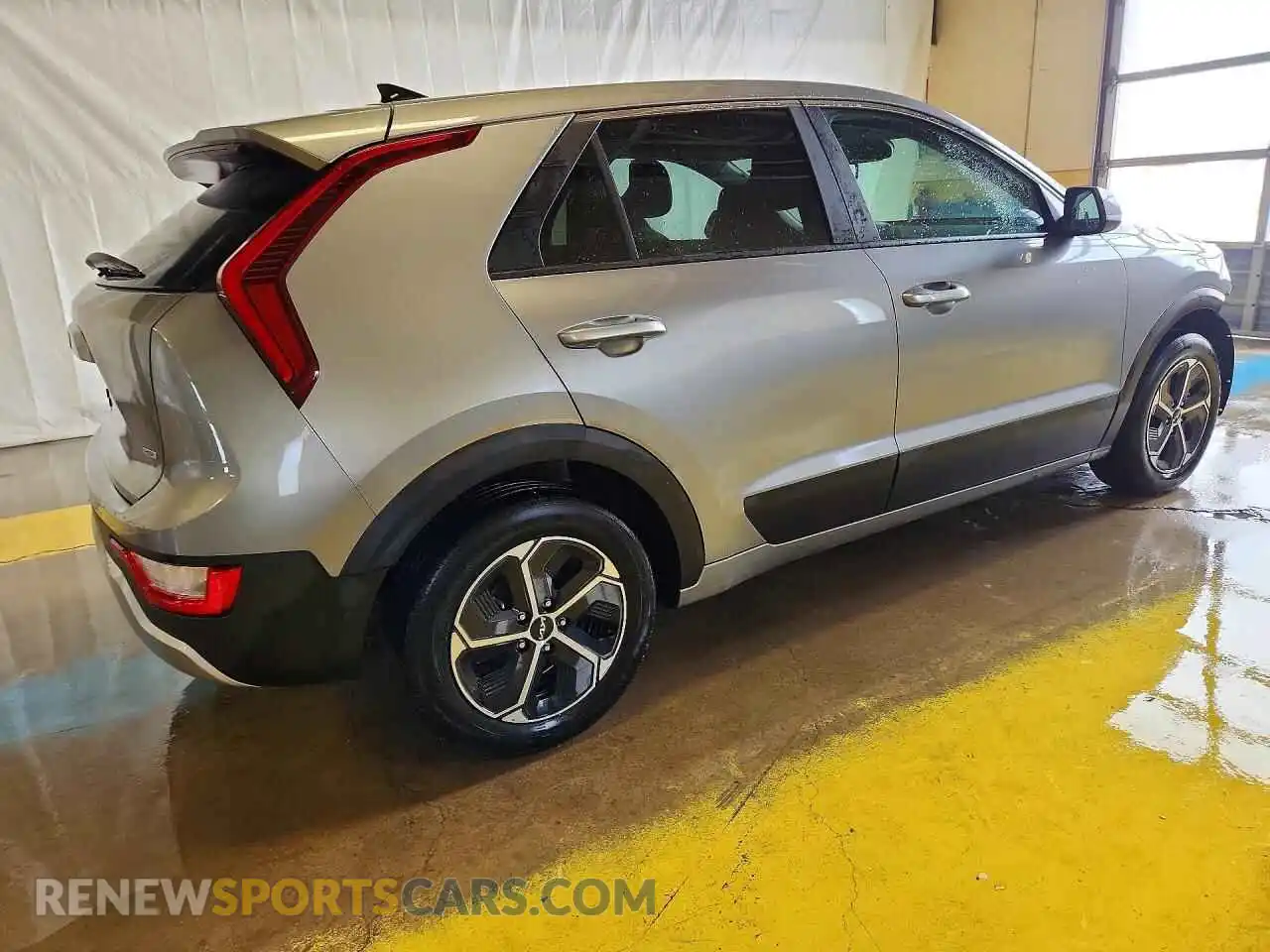 3 fotografías del automóvil dañado KNDCP3LE5T5320410 KIA NIRO 2026